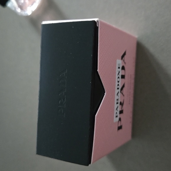 New in box never used PRADA PARADOXE Collectible bottle deluxe travel min - Picture 2 of 3